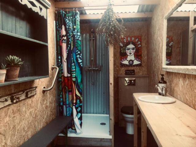 ホテル The Oaks Glamping - Magpie Half Shepherds Hut Colkirk エクステリア 写真
